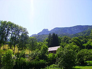 Dent de l'Ours, au fond à gauche